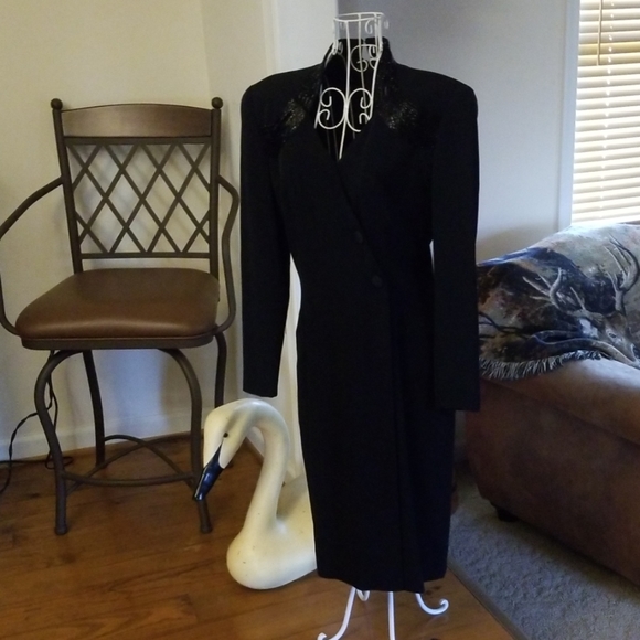 Amazing black dress - Picture 4 of 8